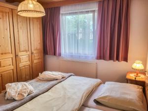 Postel nebo postele na pokoji v ubytování Apartment Sonnenschein B by Interhome