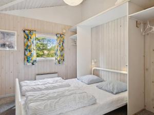 Postel nebo postele na pokoji v ubytování Holiday Home Eini - 500m from the sea in Lolland- Falster and Mon by Interhome