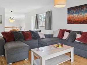 Posezení v ubytování Holiday Home Bjarka - 700m from the sea by Interhome