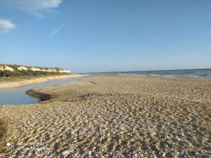 a sandy beach with a small body of water at Casa Vacanze Villa Verde - Ribera in Ribera