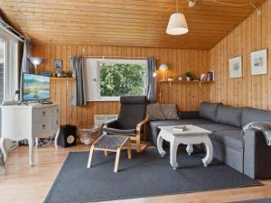 Prostor za sedenje u objektu Holiday Home Zoya - 470m from the sea in Lolland- Falster and Mon by Interhome