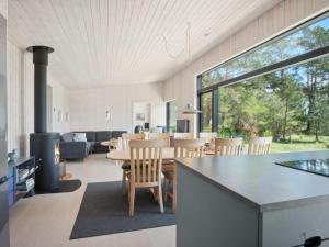Posezení v ubytování Holiday Home Toska - 100m to the inlet by Interhome