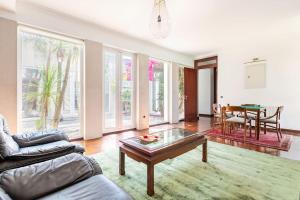 a living room with a couch and a table at Casal das Aveleiras in Cartaxo