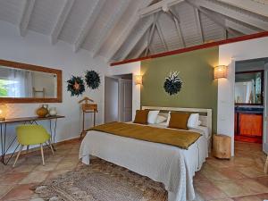 Gallery image of Luxueuse Villa avec Piscine Privée et Jardin dans un Cadre Sécurisé à Terres Basses, Marigot - FR-1-734-12 in Les Terres Basses