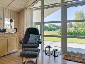 Posezení v ubytování Holiday Home Eicke - 12km from the sea by Interhome