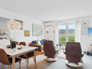 Posezení v ubytování Holiday Home Ubbe - 200m from the sea by Interhome