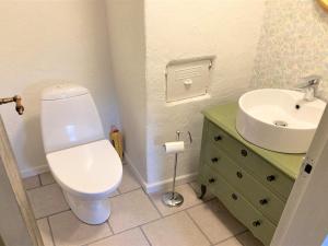 Koupelna v ubytování Holiday Home Elvin - 2-7km from the sea by Interhome