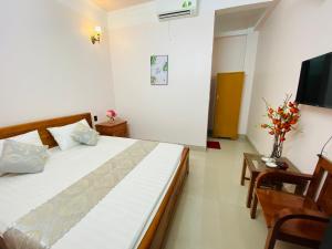 Giường trong phòng chung tại Cầu Mè Hotel, Bus transport and rent motobike