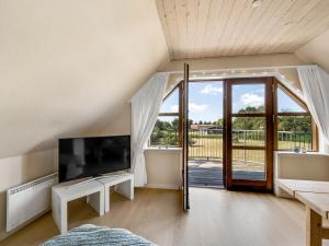 TV a/nebo společenská místnost v ubytování Holiday Home Hendrina - 250m to the inlet in Western Jutland by Interhome