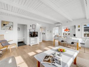 Posezení v ubytování Holiday Home Venla - from the sea by Interhome
