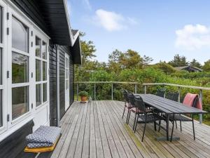 En balkon eller terrasse på Holiday Home Engelbertine - 300m to the inlet in The Liim Fiord by Interhome