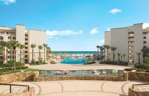een luchtzicht op een resort met een zwembad en de oceaan bij Hyatt Ziva Los Cabos - All Inclusive in San José del Cabo