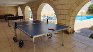 Πινγκ πονγκ στο Stunning Villa with Pool, Table tennis, Table soccer and a Pool table ή εκεί κοντά