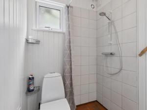 Koupelna v ubytování Holiday Home Alkmar - from the sea by Interhome