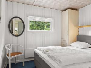 Postel nebo postele na pokoji v ubytování Holiday Home Alkmar - from the sea by Interhome + 20 fotografií