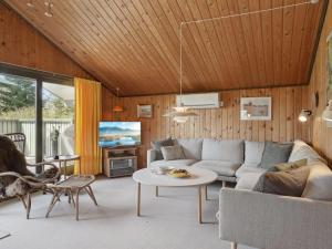 Posezení v ubytování Holiday Home Winter - 500m from the sea by Interhome
