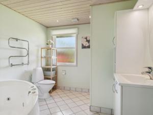 Koupelna v ubytování Holiday Home Blondine - all inclusive - 1-4km from the sea by Interhome