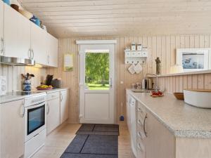 Kuchyň nebo kuchyňský kout v ubytování Holiday Home Blondine - all inclusive - 1-4km from the sea by Interhome