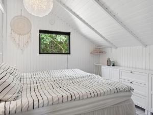 Postel nebo postele na pokoji v ubytování Holiday Home Jahn - all inclusive - 1-8km from the sea in NE Jutland by Interhome