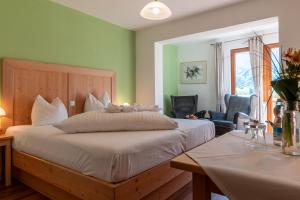 Voodi või voodid majutusasutuse dasKAISER - Dein Gartenhotel in Tirol toas