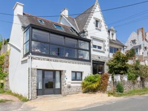 an extension to a house in the uk at Holiday Home Belvédère sur la Mer by Interhome in Locquirec