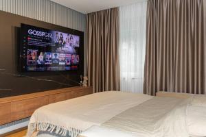 Postel nebo postele na pokoji v ubytování Royalux Kennedy Residences