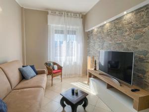 TV a/nebo společenská místnost v ubytování Apartment Ca' MaSa by Interhome