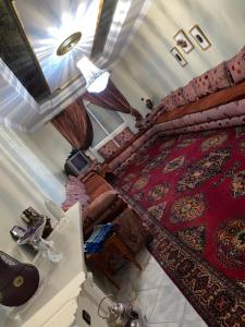 een slaapkamer met een bed bij إقامة المقاومة قرب سوق الحد اكادير in Agadir