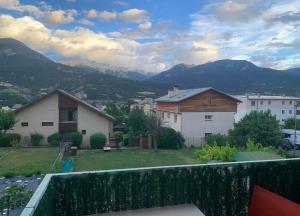a view from the balcony of a house with mountains at Cocon proche centre ville in Embrun