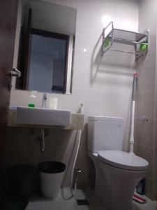 Vonios kambarys apgyvendinimo įstaigoje Puri Mansion Apartment Studio Type