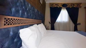 Postel nebo postele na pokoji v ubytování Osiris pyramids view inn