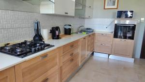 Η κουζίνα ή μικρή κουζίνα στο Stunning Villa with Pool, Table tennis, Table soccer and a Pool table