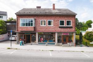 a store on the corner of a street at Tiglkåk in Åndalsnes