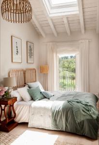 Postel nebo postele na pokoji v ubytování Wishome-Cuadra rehabilitada, piscina climatizada + 18 fotografií