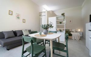 a living room with a table and chairs and a couch at Casa del Falegname - Loft Abete con cucina in San Giovanni in Bosco