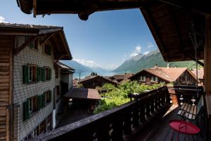 a view from the balcony of a house with mountains at Ferienhaus Chalet Oberdorf in Brienz