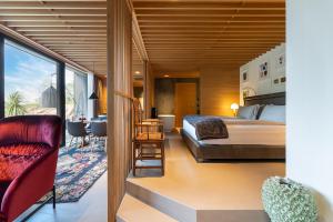 a bedroom with a king sized bed and a balcony at Manna Resort in Montagna