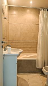 a bathroom with a sink and a bath tub at BELGRANO 124 - CORRIENTES in Corrientes