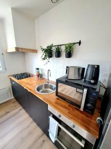 Køkken eller tekøkken på Maison au calme à 10 km du Puy du Fou