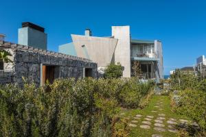 Το κτήριο όπου στεγάζεται  το διαμέρισμα