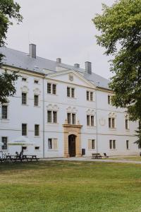 Fotografie z fotogalerie ubytování Zámecké apartmá Křinec v destinaci Křinec
