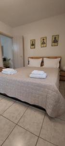 Postel nebo postele na pokoji v ubytování Comfy apartment near the port and the center of Volos