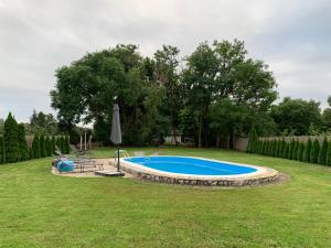 Der Swimmingpool an oder in der Nähe von Miris severa