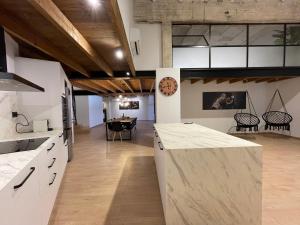 Kuchyň nebo kuchyňský kout v ubytování Manresa industrial home