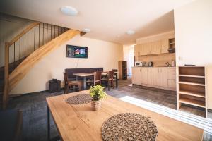 Kuchyň nebo kuchyňský kout v ubytování Wellness & Spa Hotel Čertov