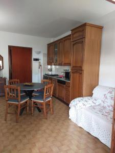 a kitchen with a table and chairs in a room at Appartamento al mare di Liguria e Toscana in Marina di Massa
