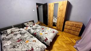 Postel nebo postele na pokoji v ubytování Apartament spatios aproape de Mures