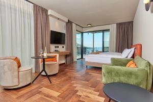 TV a/nebo společenská místnost v ubytování Hotel Baia Verde