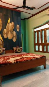 a bedroom with a bed in a room with green walls at OYO 81311 Blue Moon In in Auraiya