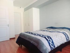 a bedroom with a bed with a quilt on it at BaspisDepar in Sucre